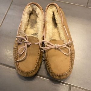 Ugg Dakota slippers size 6
